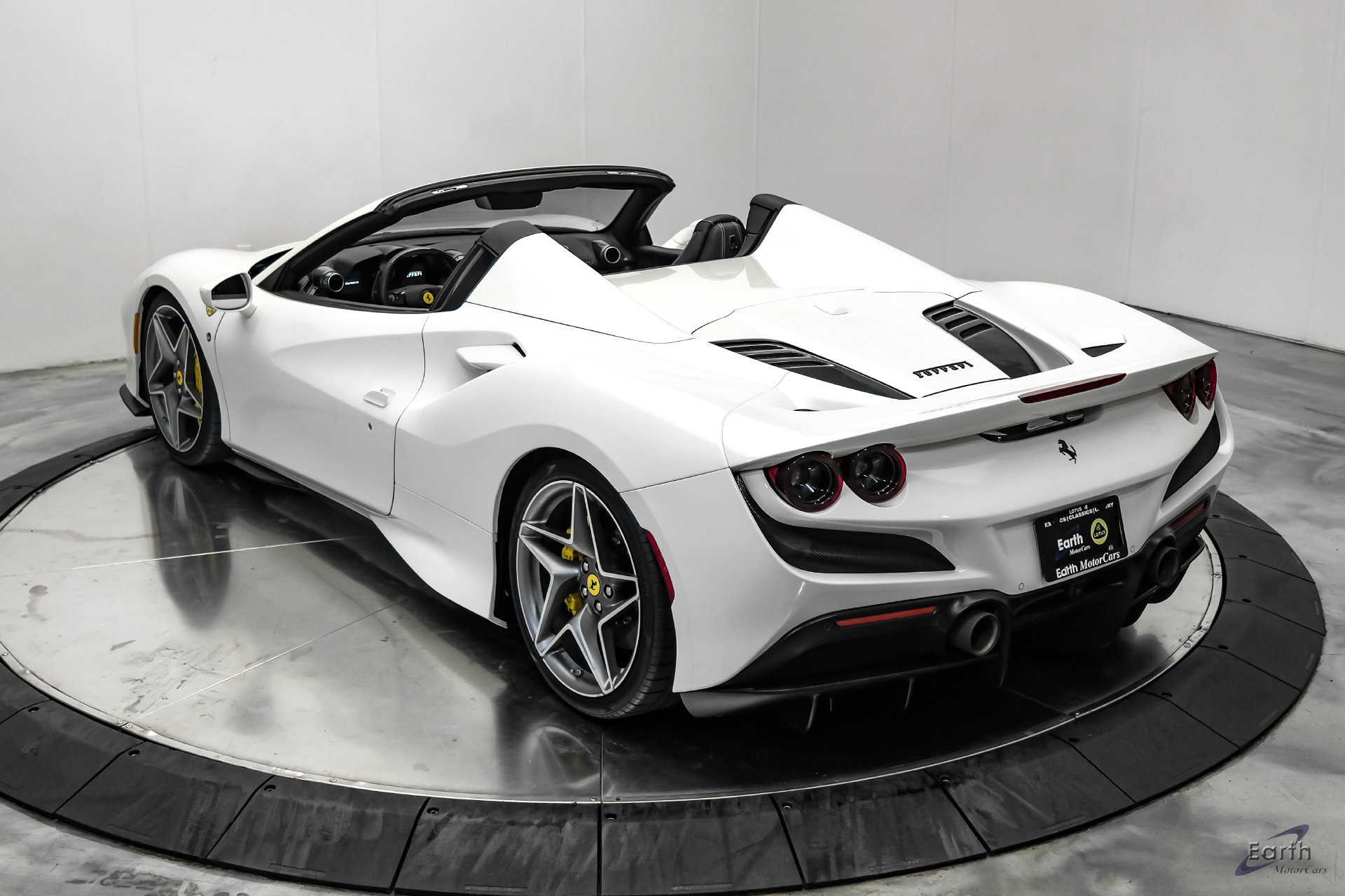 Used 2022 Ferrari F8 Tributo RWD image 15