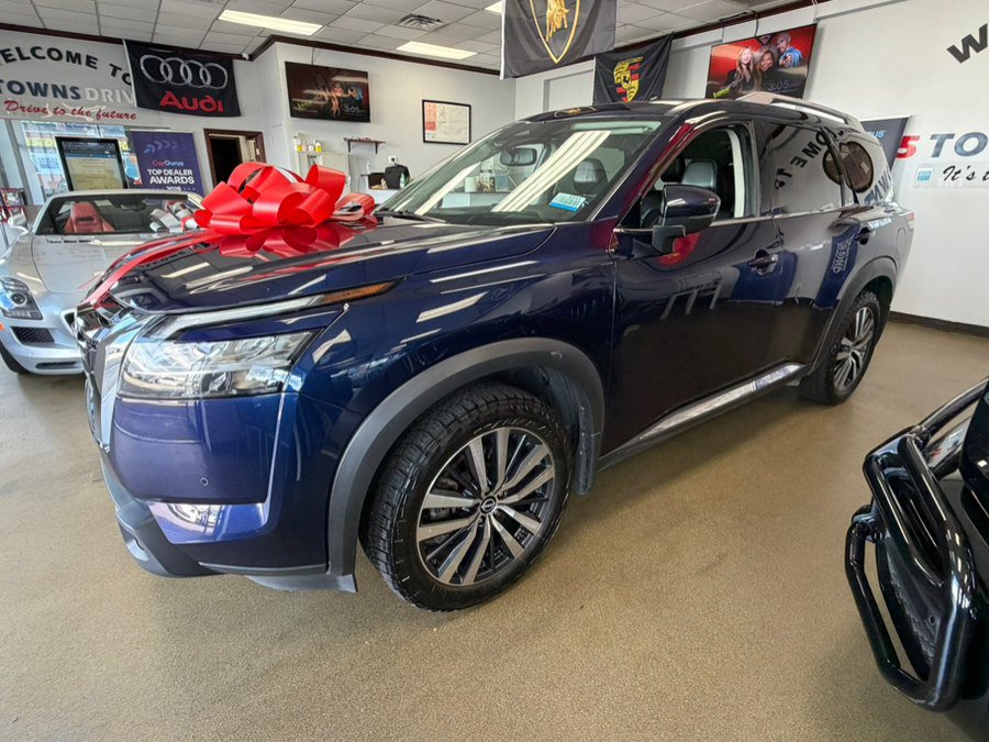 Used 2022 Nissan Pathfinder Platinum AWD/4WD image 7