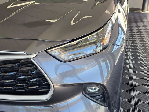 Used 2022 Toyota Highlander XLE AWD/4WD image 9
