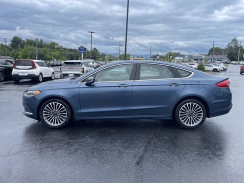Used 2018 Ford Fusion SE w/ Fusion SE Technology Package FWD image 3