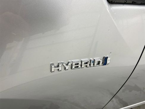 Used 2022 Toyota Prius LE image 26