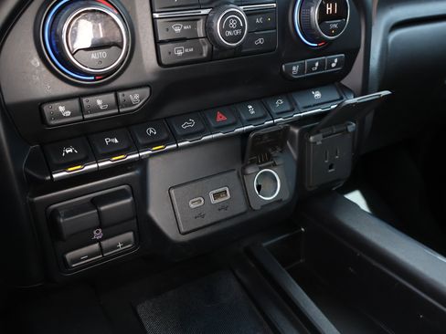 Used 2019 Chevrolet Silverado 1500 High Country w/ Technology Package image 23