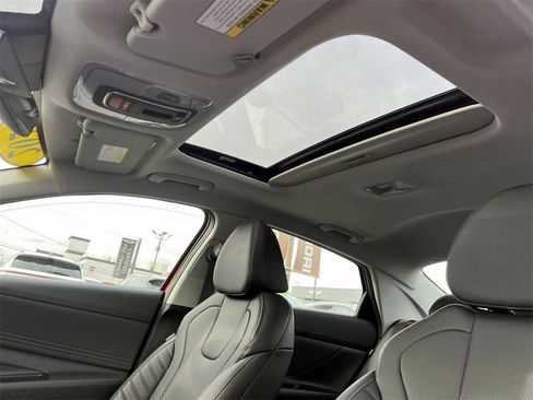 Certified 2025 Hyundai Elantra Limited image 10