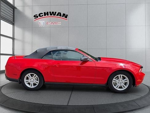 Used 2012 Ford Mustang Convertible RWD image 3