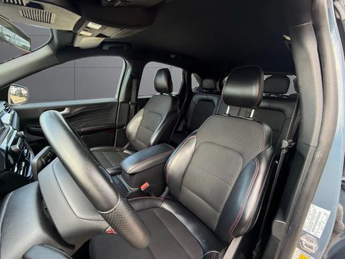 Used 2025 Ford Escape ST-Line Select AWD/4WD image 18