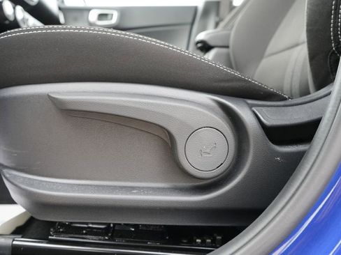 Certified 2025 Hyundai Venue SEL FWD image 22