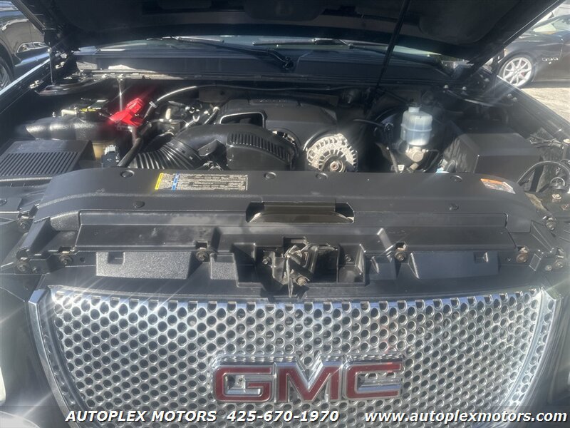 Used 2011 GMC Yukon Denali AWD/4WD image 34