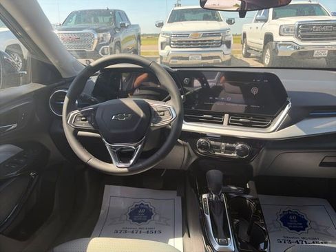 New 2026 Chevrolet Trax LT w/ Driver Confidence Package FWD image 14