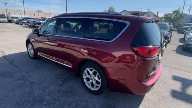 Used 2017 Chrysler Pacifica Touring-L Plus w/ Advanced Safetytec Group FWD image 8