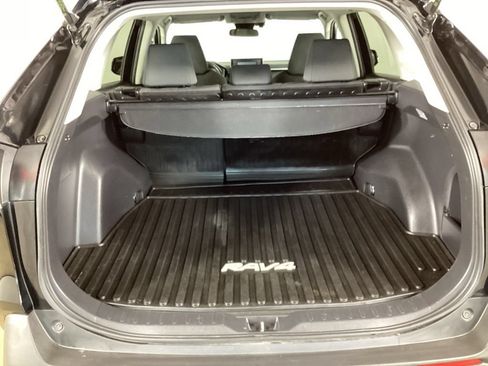 Used 2021 Toyota RAV4 XLE w/ XLE Grade Weather Package AWD/4WD image 13