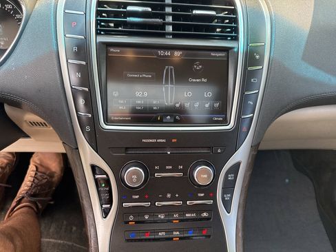 Used 2016 Lincoln MKX Reserve w/ Luxury Package FWD image 16