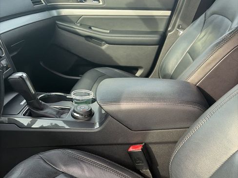 Used 2017 Ford Explorer XLT w/ Equipment Group 202A image 11