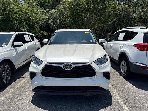 Used 2020 Toyota Highlander L FWD image 2