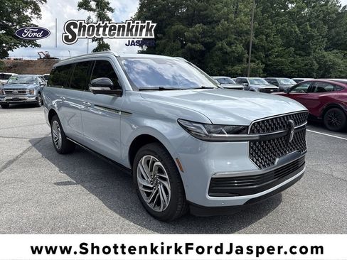 Used 2025 Lincoln Navigator L Reserve AWD/4WD image 1
