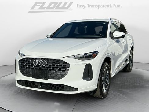 Certified 2025 Audi Q5 Premium w/ Convenience Package image 4