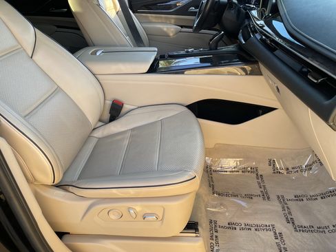Used 2023 Cadillac Escalade ESV Premium Luxury image 9