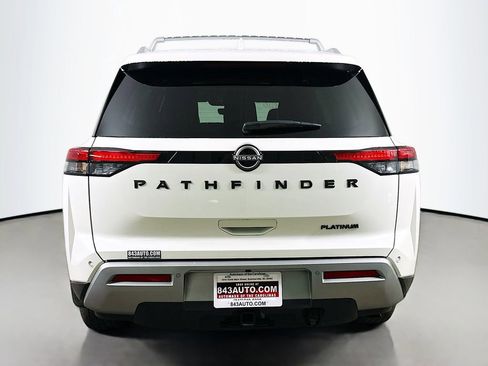 Used 2024 Nissan Pathfinder Platinum image 6