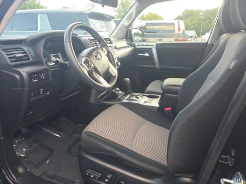 Used 2017 Toyota 4Runner SR5 AWD/4WD image 3