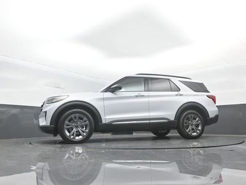 Used 2025 Ford Explorer Active w/ Active Comfort Package AWD/4WD image 35