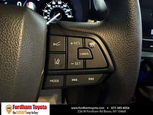 Used 2025 Toyota Sienna LE FWD image 18