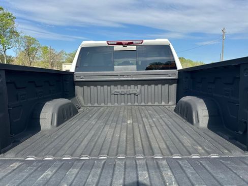 Used 2024 GMC Sierra 1500 AT4 w/ Technology Package image 19