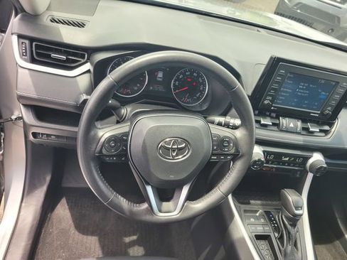 Used 2022 Toyota RAV4 XLE Premium FWD image 30