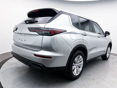 New 2025 Mitsubishi Outlander ES image 7