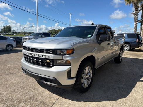 Used 2020 Chevrolet Silverado 1500 Custom w/ Custom Value Package RWD image 11
