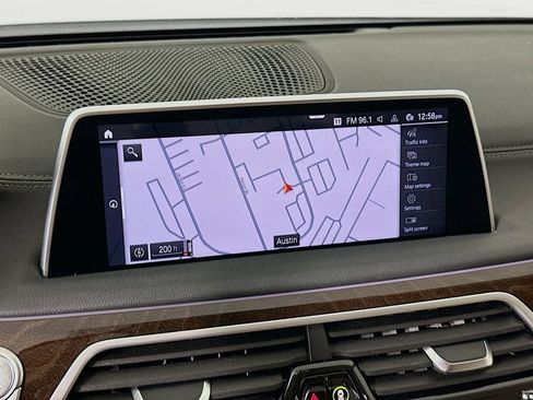 Used 2022 BMW 740i image 13