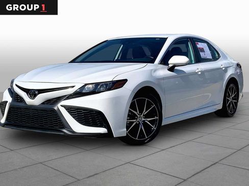 Used 2023 Toyota Camry SE FWD image 1