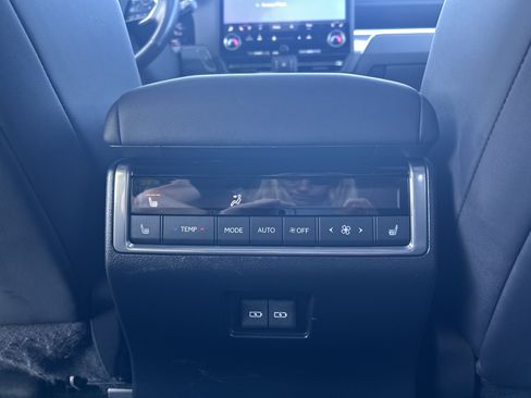 Used 2024 Lexus GX 550 w/ Cold Area Package AWD/4WD image 28