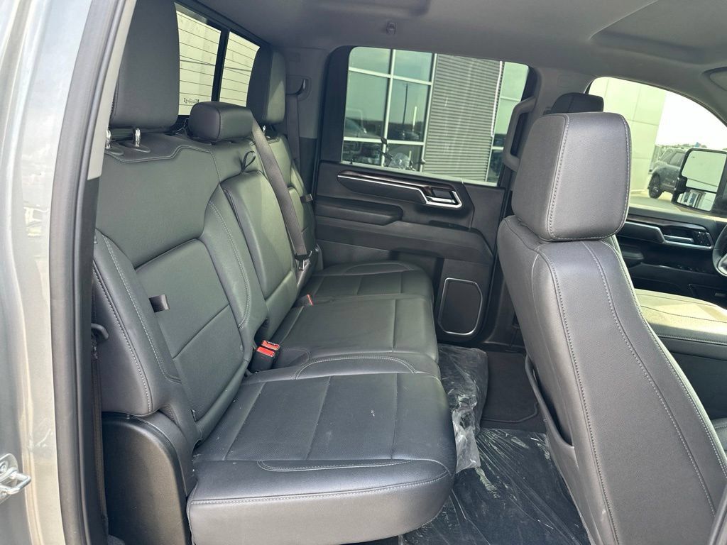 Used 2025 GMC Sierra 3500 SLT w/ SLT Premium Package AWD/4WD image 32