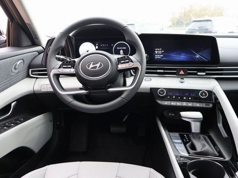 New 2025 Hyundai Elantra Limited image 19