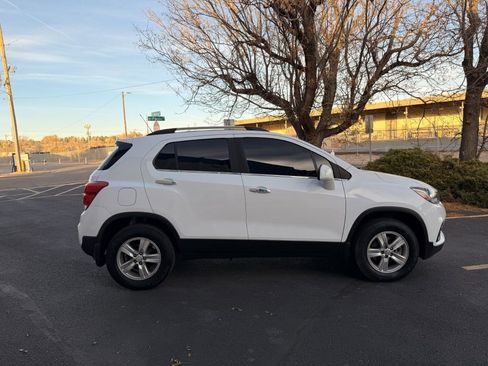 Used 2017 Chevrolet Trax LT w/ LT Convenience Package image 9