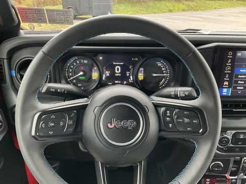 Used 2024 Jeep Wrangler Unlimited Rubicon 4xe image 7