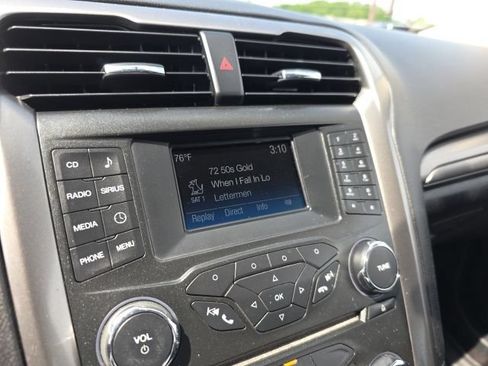Used 2017 Ford Fusion SE FWD image 18