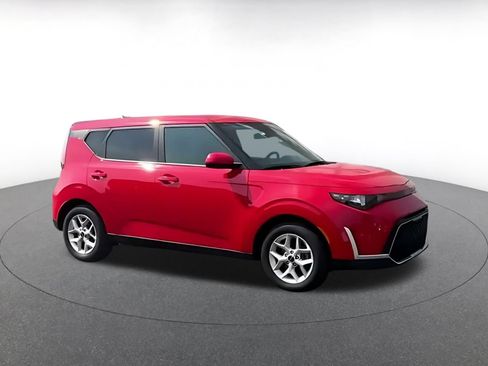 Used 2025 Kia Soul LX w/ LX Technology Package FWD image 2