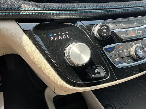 Used 2021 Chrysler Pacifica Touring-L FWD image 20