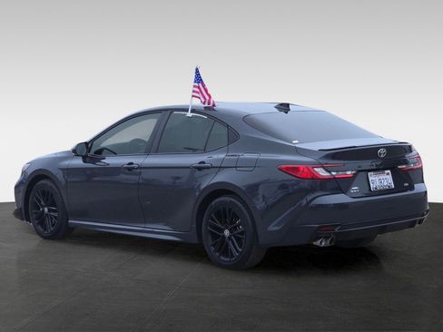 Used 2025 Toyota Camry SE image 6