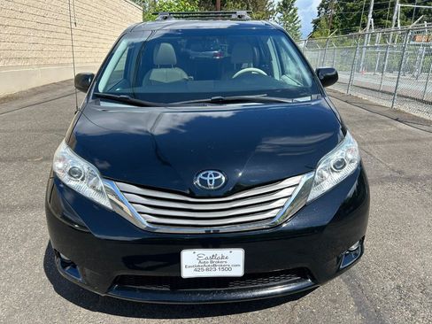 Used 2014 Toyota Sienna XLE AWD/4WD image 2