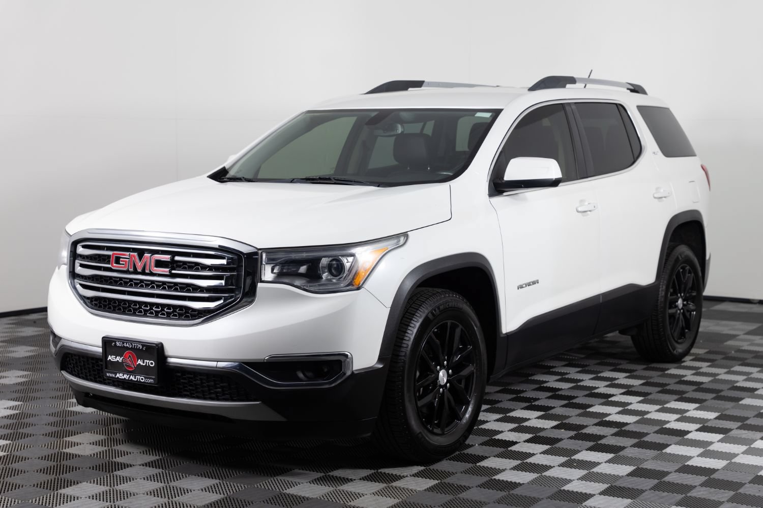 Used 2018 GMC Acadia SLT FWD image 2