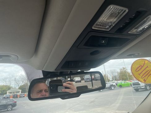 Used 2016 RAM 1500 Laramie w/ Convenience Group image 17