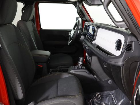 Used 2025 Jeep Wrangler Unlimited Sahara w/ Safety Group image 19