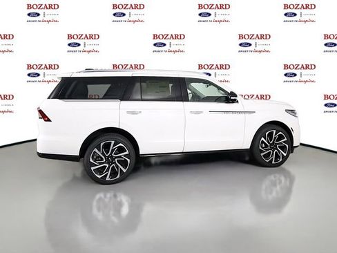New 2026 Lincoln Navigator Reserve AWD/4WD image 9