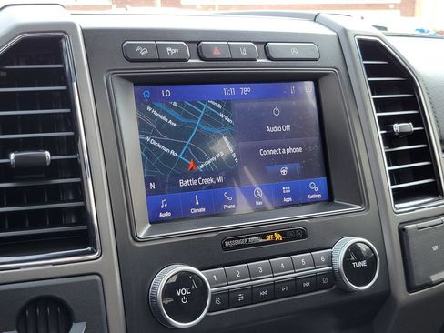 Used 2020 Ford Expedition XLT w/ Equipment Group 202A AWD/4WD image 19