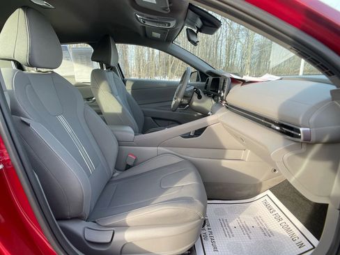 Used 2025 Hyundai Elantra Sport image 25