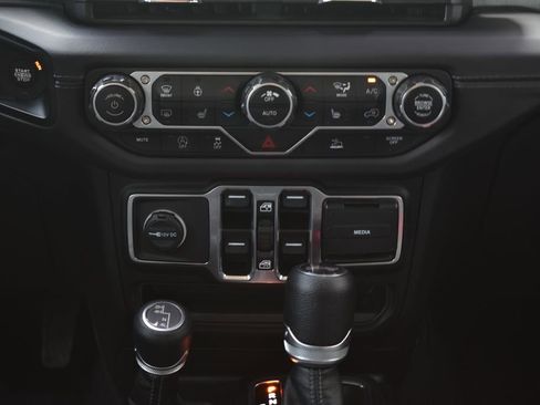 Used 2024 Jeep Wrangler Unlimited Sahara AWD/4WD image 37