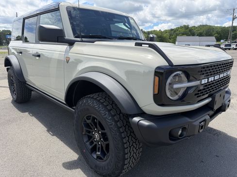 New 2026 Ford Bronco Badlands AWD/4WD image 1