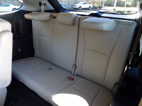 Used 2022 Toyota Highlander XLE image 25