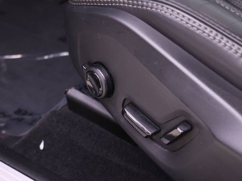 Certified 2024 Volvo XC60 B5 Ultimate w/ Protection Package Premier image 18